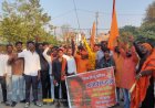 मुख्यमंत्री के विवादित बयान के विरोध में बजरंग दल ने मुख्यमंत्री बघेल का फूंका पुतला