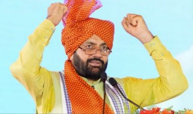 साकेत नगर कालीबाड़ी में दुर्गा पूजा का समापन:शंख बजाकर और सिंदूर खेला के साथ मां को दी विदाई