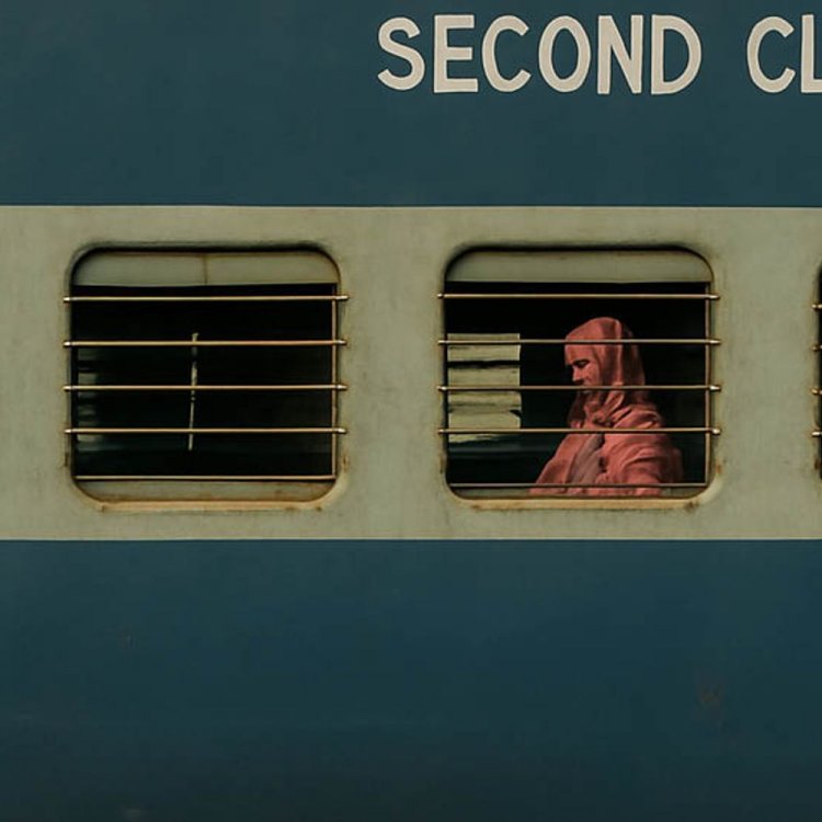 बिहार से 1200KM दूर ब्वॉयफ्रेंड से मिलने MP आई लड़की:ट्रेन में बैठकर बताया- शादी करने आ रही हूं; ​​​​​​​प्रेमी बोला- तुम नाबालिग हो