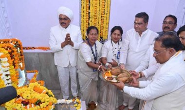 सतनाम भवन सेक्टर-6 भिलाई में आयोजित बाबा गुरु घासीदास जयंती एवं गुरु पर्व कार्यक्रम में शामिल हुए मुख्यमंत्री .