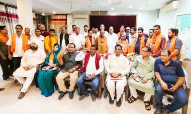 पूर्व विधायक सरोजा मनहरण ने थामा बीजेपी का दामन