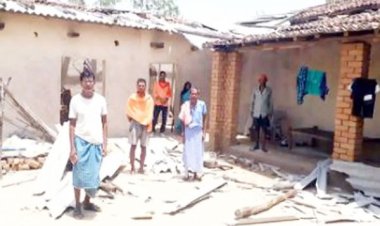 तेज आंधी से ग्रामीणों को हुआ नुकसान, घरों के छप्पर उड़े