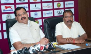 पुलिस की वर्दी पहनने पर मरियम के खिलाफ आपराधिक मामला दर्ज करने के लिए अदालत में याचिका दायर