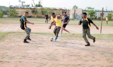 फुटबॉल मैच में बढ़-चढक़र लिया हिस्सा