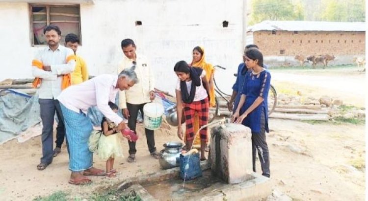 महासमुंद का गांव जिवतरा: 8 सौ लोगों को भीषण गर्मी से  निपटने एकमात्र बोर का सहारा, नल कनेक्शन मात्र शो पीस