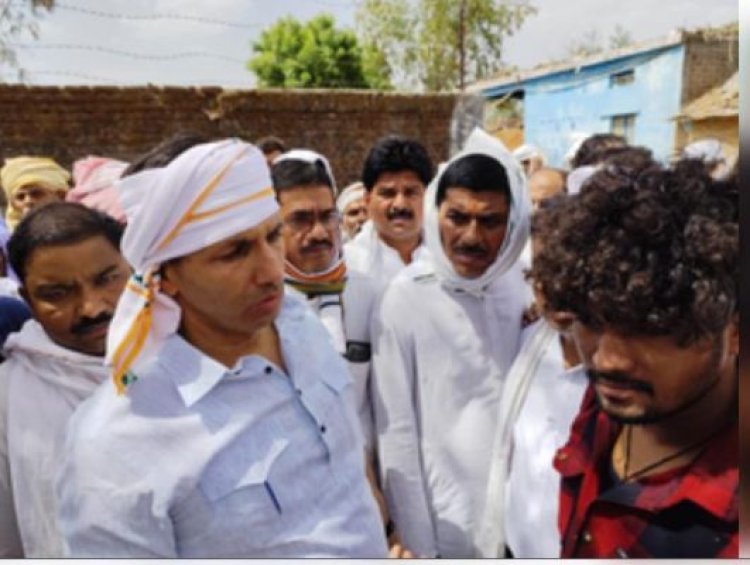 मध्य प्रदेश के सागर में पीड़ित परिवार के बीच पहुंचे जीतू पटवारी, राहुल गांधी से कराई बात