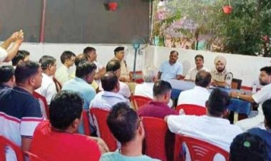 कई बड़ी चोरियों के बाद पुलिस ने व्यापारी संघ की ली बैठक, प्रतिष्ठानों में सीसीटीवी लगवाने पर चर्चा