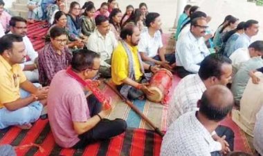 उप्र के न्यायिक कर्मचारी के समर्थन में सरगुजा कर्मचारी संघ ने की प्रार्थना सभा