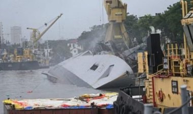 INS ब्रह्मपुत्र में मरम्मत के दौरान लगी आग, समुद्र में एक तरफ झुका जहाज, जूनियर नाविक लापता