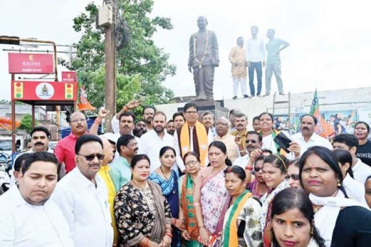 डॉ. श्यामा प्रसाद मुखर्जी को भाजपाइयों ने किया नमन