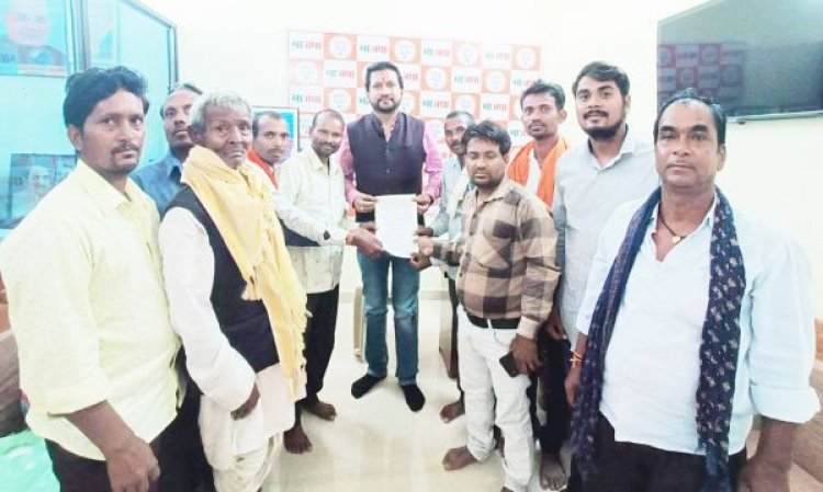 विक्रांत सिंह से मिलकर  ग्रामीणों ने बताई समस्या