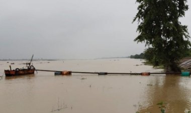 नाव में मशीन लगाकर किया जा रहा था रेत का अवैध उत्खनन, खनिज विभाग ने की कार्रवाई
