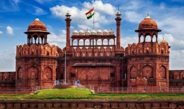 15 अगस्त विशेषः दिल्ली में मौजूद लाल किला किस मुगल बादशाह ने बनवाया था? क्या है लाल किले का पुराना नाम?