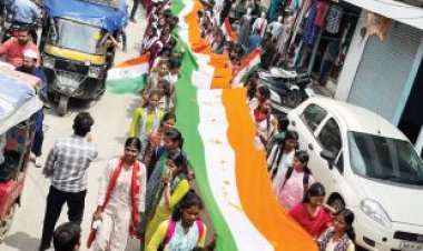 अभाविप ने अंबिकापुर में निकाली 151 मीटर तिरंगा यात्रा