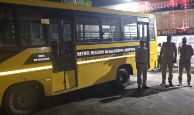 उफनते नाले के ऊपर से पार की स्कूली बस:बस चालक, मालिक और प्रिंसिपल पर पुलिस ने दर्ज किया मामला