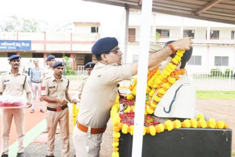जवानों की शहादत को किया याद, दी श्रद्धांजलि