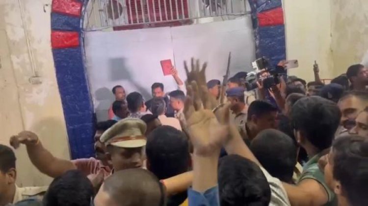 कांग्रेस विधायक देवेंद्र यादव को देर रात सेंट्रल जेल में किया गया दाखिल, बड़ी संख्या में समर्थकों ने जेल परिसर में की नारेबाजी