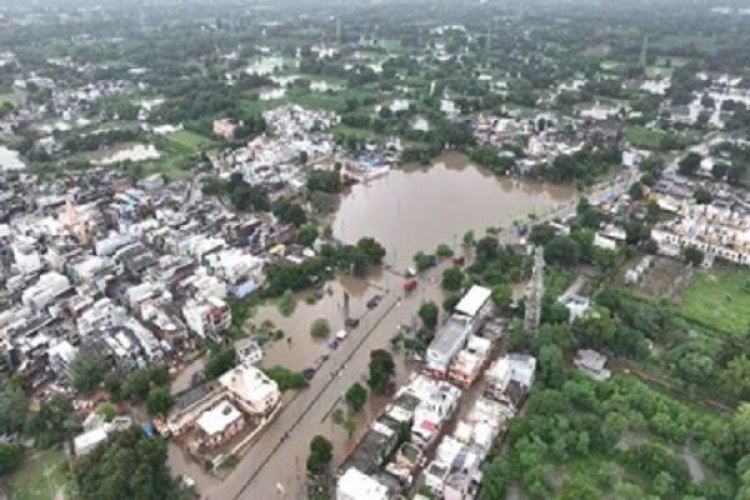 भारी बारिश से गुजरात में सैलाब, घरों में घुसा पानी, अंकलेश्वर - भरूच मार्ग पर 20 किमी जाम