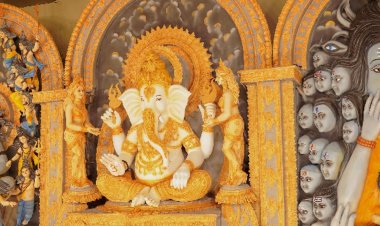 इंडोनेशिया के मंदिर की तर्ज पर विराजे गणपति:सिंधु मित्र मंडल ने तैयार किया 51 फीट ऊंचा पंडाल, 30 फीट चौड़ी प्रतिमा स्थापित