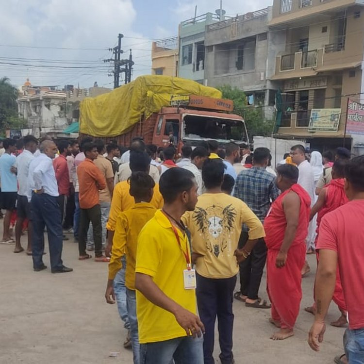सागर में ट्रक ने युवक को मारी टक्कर, मौत:​​​​​​​खुरई रोड पर आईटीआई के पास हुआ हादसा, गुस्साए लोगों ने ट्रक के कांच फोड़े, जाम लगाया