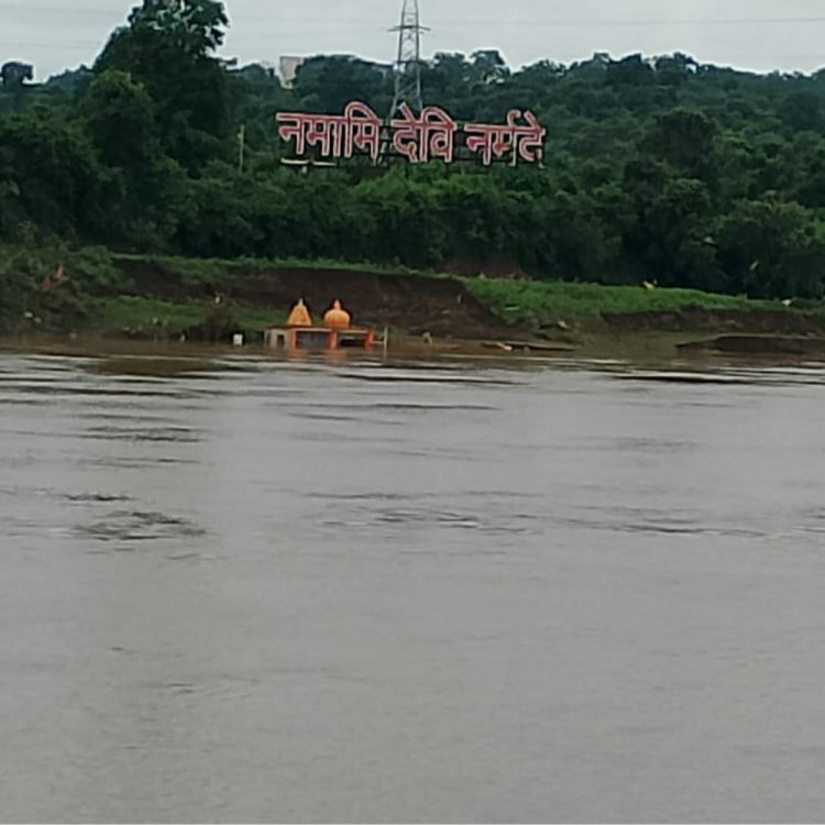 फिर बढ़ा नर्मदा का जलस्तर-अलर्ट:बरगी बांध के 9 गेट से छोड़ा जा रहा है पानी, बारिश का आंकड़ा पहुंचा 57 इंच