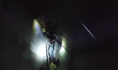 आग में फंसे लोगों का रेस्क्यू, साड़ी से बांधकर उतारा:भोपाल के करोंद में 3 मंजिला बिल्डिंग पर फंसा था परिवार; 5 बच्चों समेत 9 को बचाया