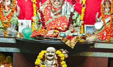 रतलाम के महालक्ष्मी मंदिर में सजावट की तैयारी शुरू:नोटों और जेवरातों से होगा श्रृंगार, धनतेरस से पांच दिनों तक होंगे दर्शन