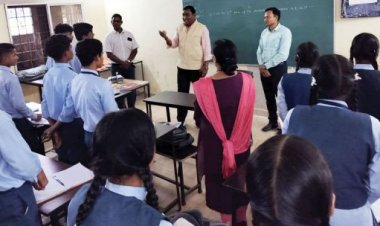 कमिश्नर ने स्कूलों और आंबा केंद्रों का किया निरीक्षण