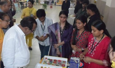 सिका कॉलेज में दीपोत्सव पर लगा आनंद मेला:स्टूडेंट्स ने तैयार किए दीपावली पर उपयोगी उत्पाद, स्टाल लगाकर किया बिजनेस