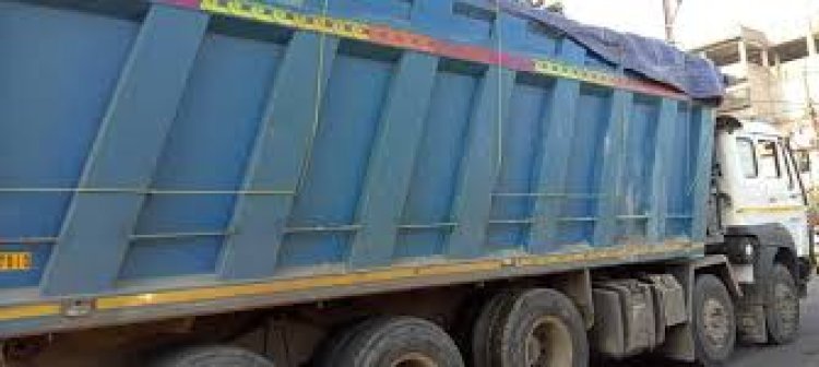 भारी भरकम हाइवा, ट्रक नो एंट्री टाइम में शहर के भीतर कर रहे एक्सीडेंट