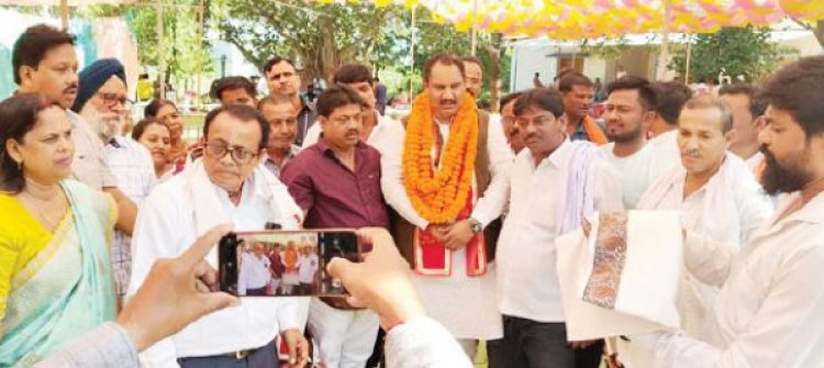 जन्मदिन पर अंतागढ़ विधायक को फलों से तौला