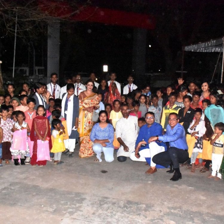 करमवीर ग्रुप फॉर नेशन भोपाल की सार्थक दिवाली:जरुरतमंद बच्चों को बांटे कपड़े, फुलझडियां और मिठाई,पंकज श्रीवास्तव ने कहा बच्चे उपहार के हकदार