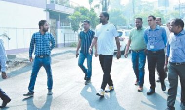 कैलाश टॉवर की पार्किंग में गोडाउन आयुक्त ने किया सील