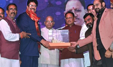 रायपुर : मुख्यमंत्री छत्तीसगढ़ सीमेंट ट्रांसपोर्ट वेलफेयर एसोसिएशन द्वारा आयोजित दीपावली मिलन समारोह में हुए शामिल