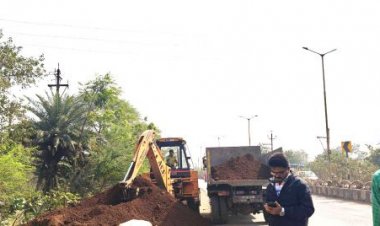 सडक़ में मुरूम रखने पर  जब्ती की कार्रवाई