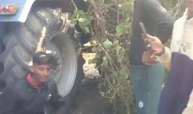 रतागढ़ चांदनी मार्ग पर चलती ट्रेक्टर ट्रॉली पर गिरा पेड़:आवागमन हुआ प्रभावित, वाहनों की लगी कतार, 12 बजे के बाद खुला रास्ता