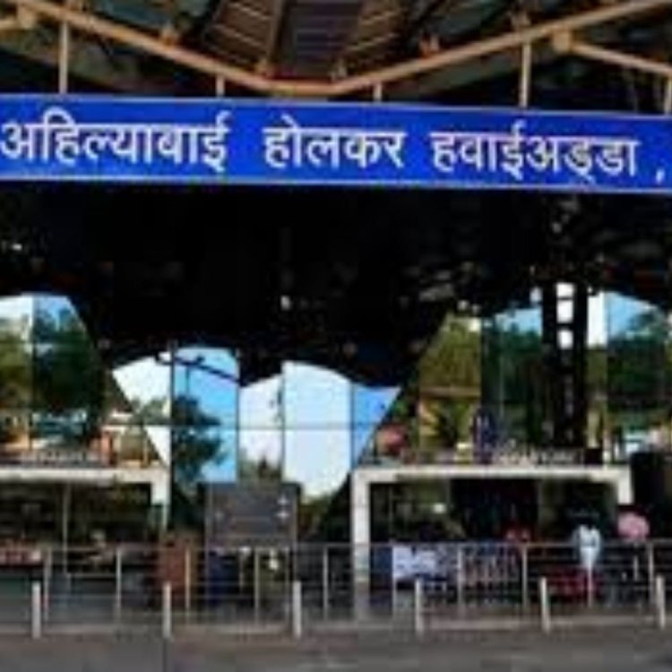 इंदौर से शिर्डी फ्लाइट 1 घंटे देरी से उड़ी:एयर इंडिया एक्सप्रेस की नए साल पर सौगात; हैदराबाद के लिए सीधी फ्लाइट