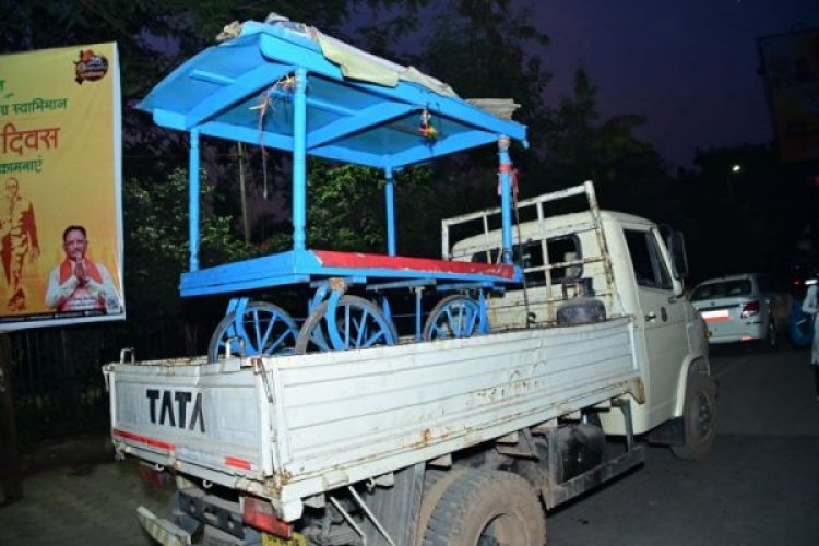 सड़कों पर ट्रैफिक बाधित करने पर वालों के खिलाफ जिला प्रशासन की ताबड़तोड़ सख्ती के साथ कार्रवाई, व्यस्त मार्गाें में कार्रवाई करने उतरा अमला, बड़े भवनों के गोदाम किए सील, मुख्य मार्गाें में यातायात बाधित करने वालों पर तीन लाख का जुर्माना, जिला प्रशासन, नगर निगम और यातायात पुलिस की संयुक्त टीम का गठन , ठेले, ऑटो भी किए गए जब्त, अमले ने पहली बार समझाइश भी दी