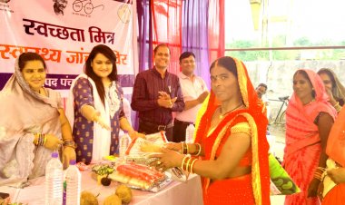 समूह की महिलाओं का स्वास्थ्य परीक्षण