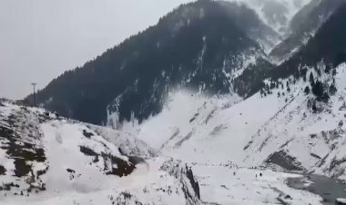 JK से UK तक बर्फ ही बर्फ… सफेद चादर में लिपटे पहाड़, हिमाचल में 174 स्टेट और 3 नेशनल हाइवे बंद