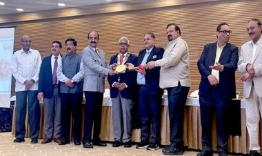 उप मुख्यमंत्री शुक्ल ने हृदय रोग विभाग के एचओडी डॉ. गुप्ता को दी बधाई