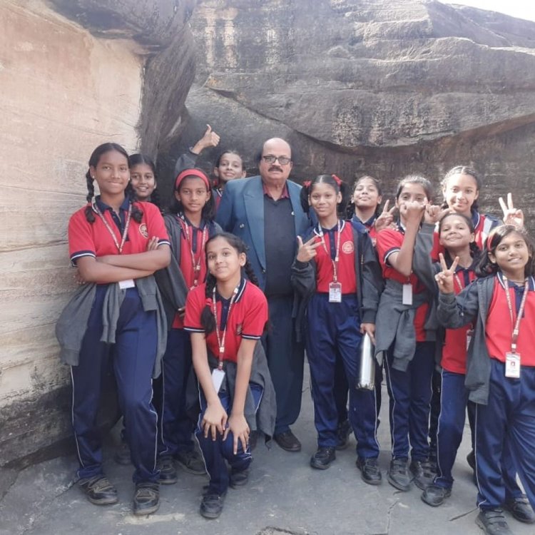 केंद्रीय विद्यालय-1 के छात्रों ने जाना साँची-उदयगिरी गुफा का इतिहास:प्राचार्य गौरव द्विवेदी के निर्देशन में कक्षा छठवीं के विद्यार्थियों का शैक्षिक भ्रमण
