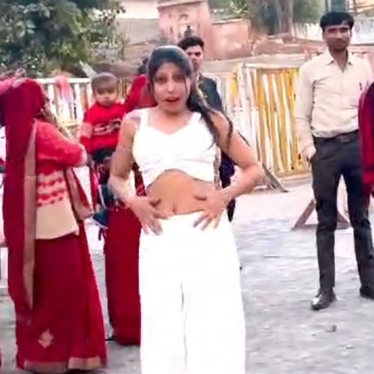 सोशल मीडिया इंफ्लुएंसर ने माफी मांगी:कहा- मुझे रामराजा सरकार मंदिर के बाहर डांस करने का पछतावा, वीडियो भी डिलीट किया