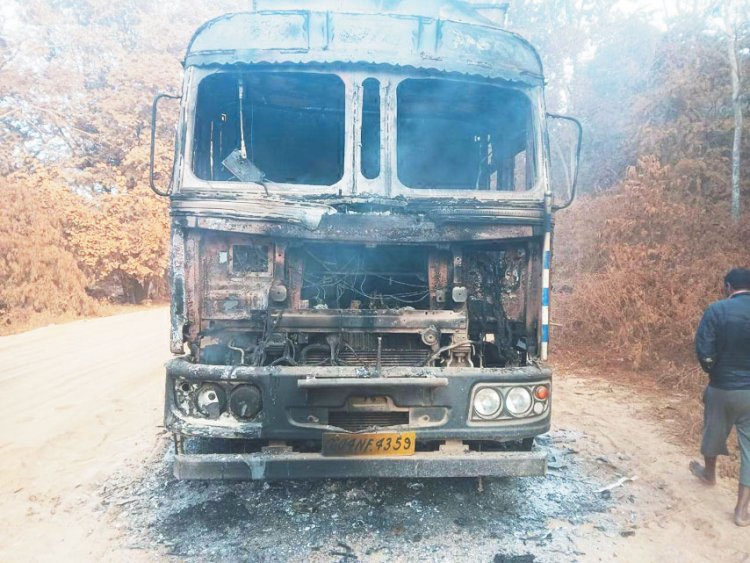 ट्रक का चक्का फटा, अज्ञात लोगों ने लगाई आग