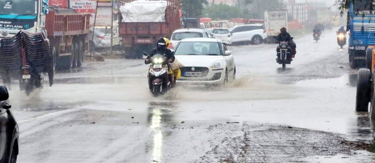 बारिश ने किसानों और धान खरीदी केंद्रों की बढ़ाई समस्या