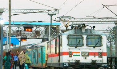 दिल्ली के कोहरे से ट्रेनों के रफ्तार पर लगा ब्रेक