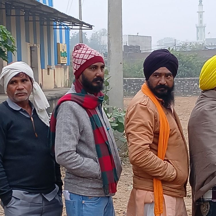 श्योपुर में दो माह से यूरिया-डीएपी खाद की किल्लत बरकरार:किसानों का आरोप- टोकन लेने के बाद भी नहीं मिल रही, जबकि ब्लैक में बेची जा रही