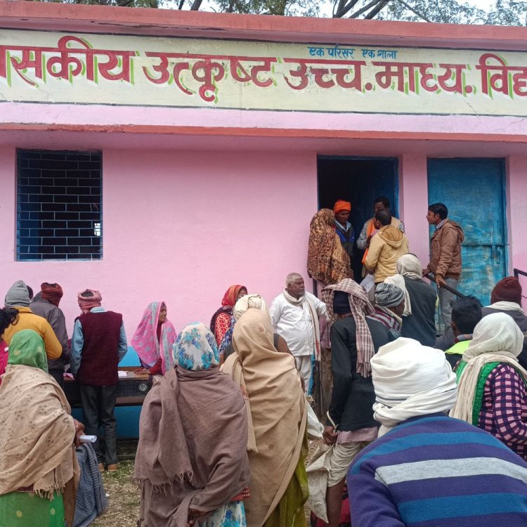 नईगढ़ी के नेत्र शिविर में 240 मरीजों की जांच:38 मोतियाबिंद के मरीज मिले, विशेष एंबुलेंस से चित्रकूट भेजे गए