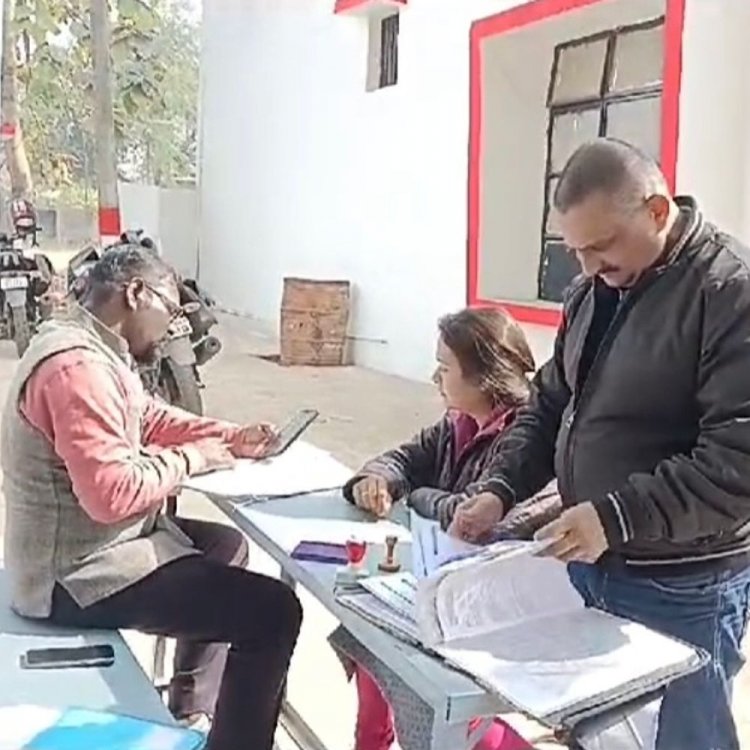 कटनी में जीएसटी टीम ने जब्त किए तीन ट्रक:दस्तावेजों की जांच जारी, कर चोरी की आशंका में की जा रही कार्रवाई