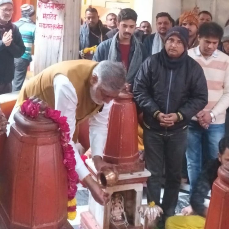 मंत्री प्रहलाद पटेल दतिया पहुंचे:मां पीताम्बरा पीठ पर की पूजा अर्चना, वनखण्डेश्वर महादेव का किया जलाभिषेक